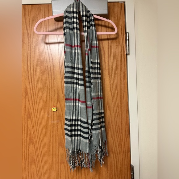 Scarfs - Picture 1 of 2